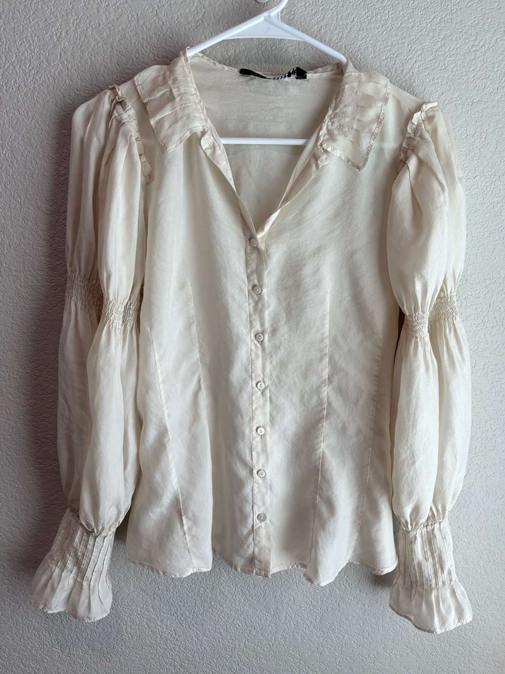Zara Romantic Cream Silk Ruffle Blouse w/ Smocked Puff Sleeves Size Medium